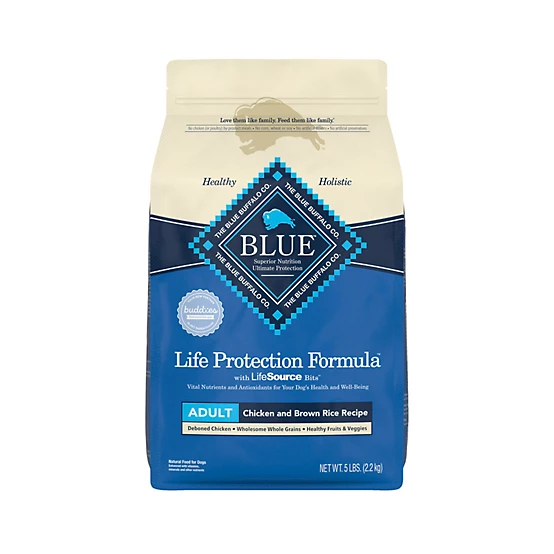 Blue Buffalo Senior Chicken & Rice dog food bag featuring Life Protection Formula with chicken, brown rice, and vital nutrients for senior dogs
